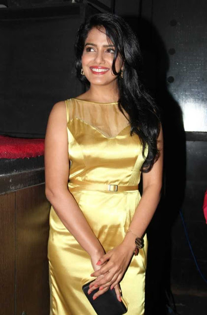 Beautiful Tamil Actress Vishakha Singh In Yellow Dress 34